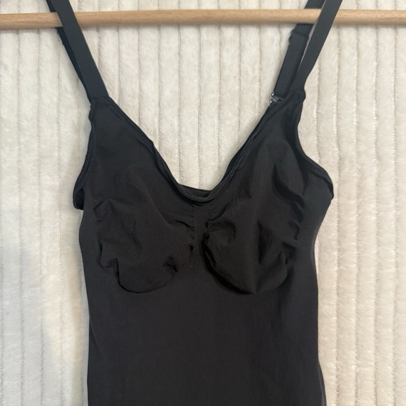 Skims Everyday Sculpt Thong Bodysuit in Onyx Black Size Small NWOT - Picture 7 of 8